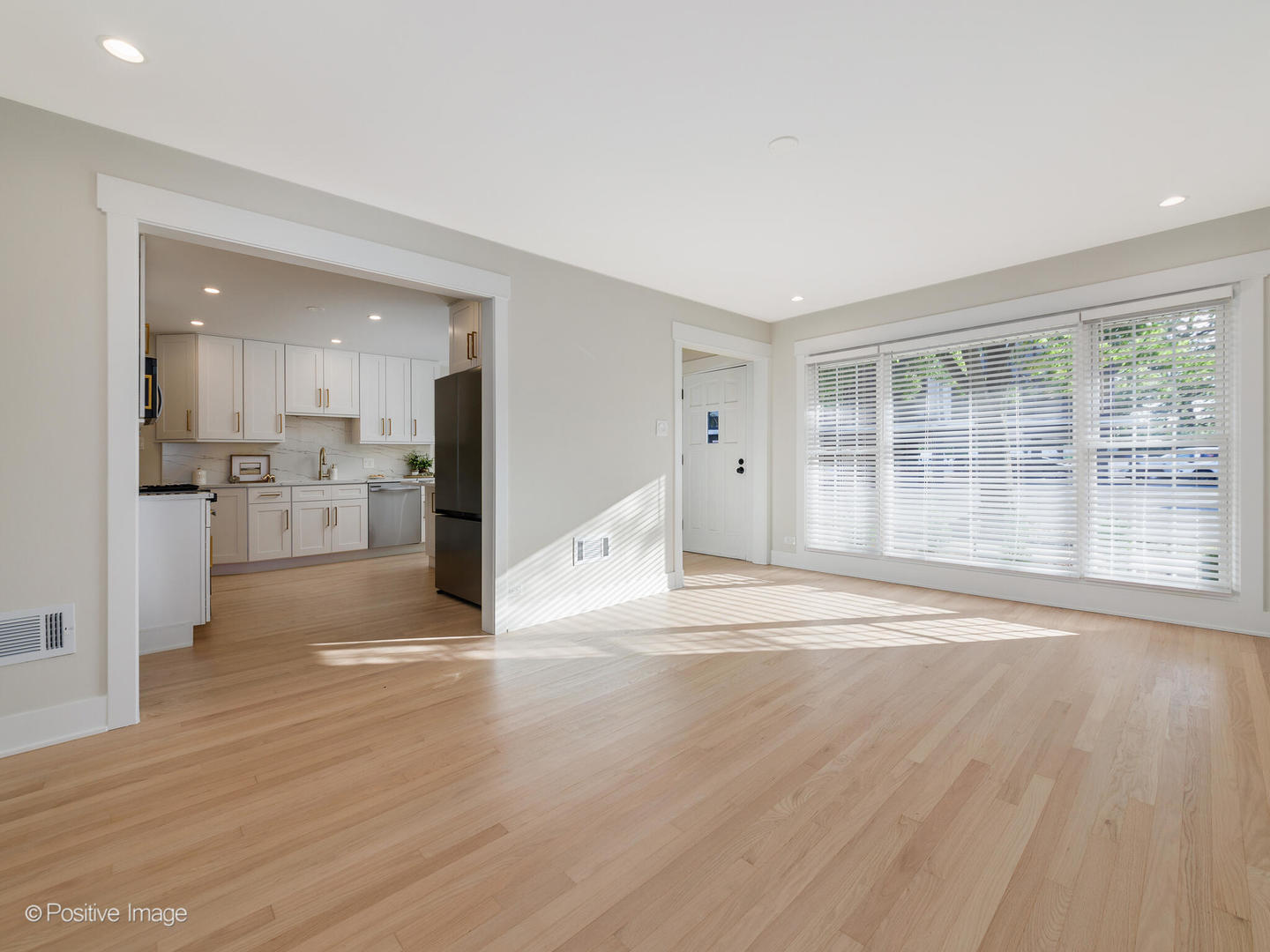 6207 N Hiawatha, Chicago, IL 60646