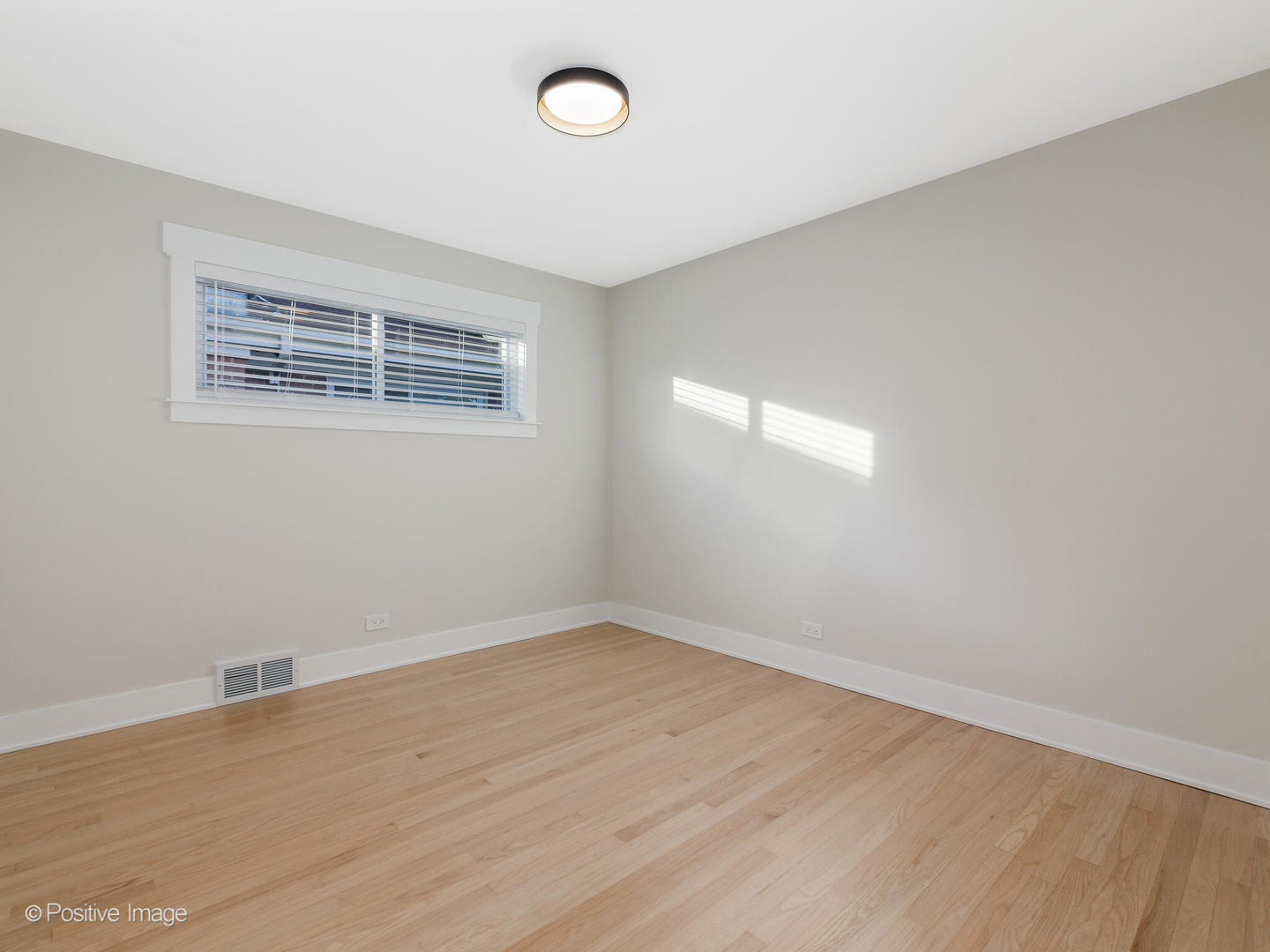 6207 N Hiawatha, Chicago, IL 60646