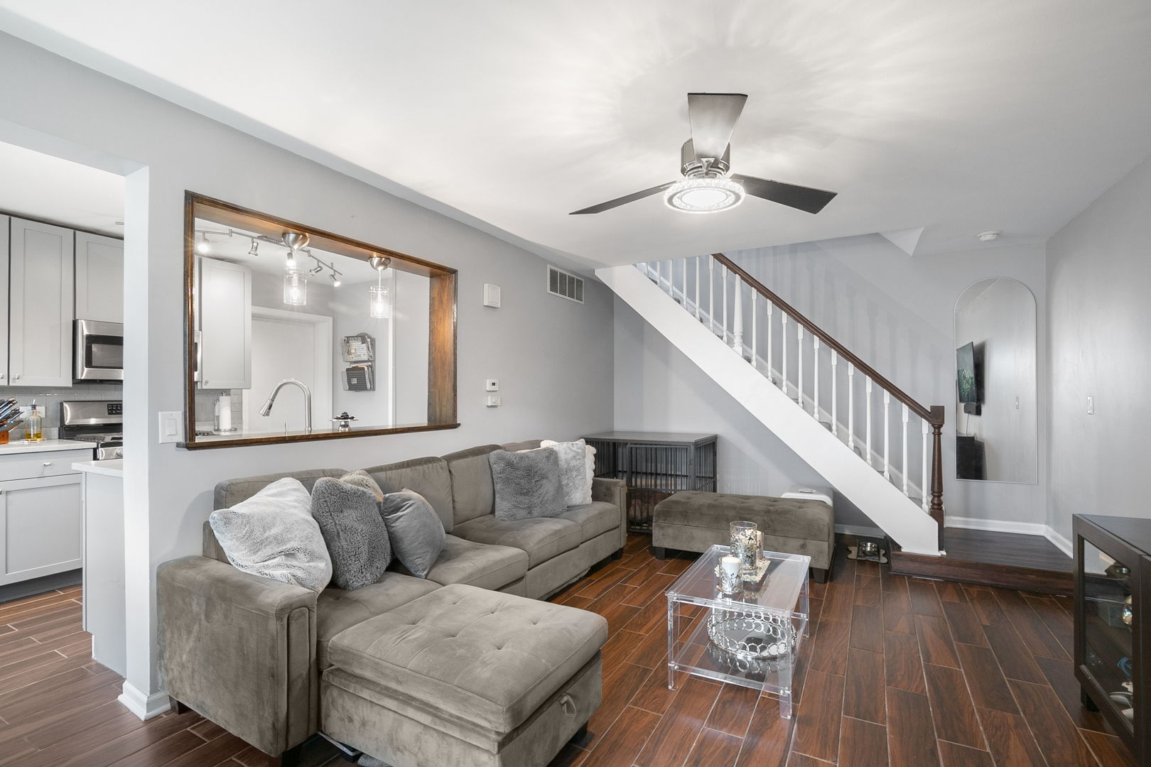 215 Sunset Court, Vernon Hills, IL 60061