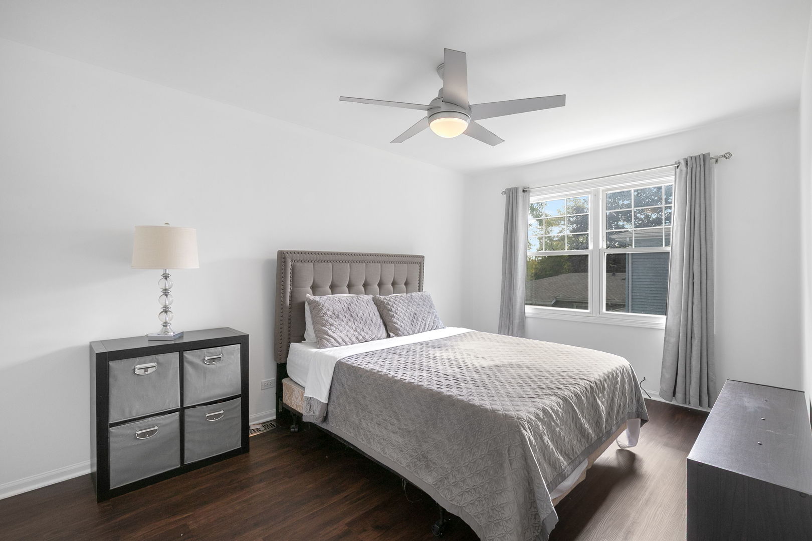 215 Sunset Court, Vernon Hills, IL 60061