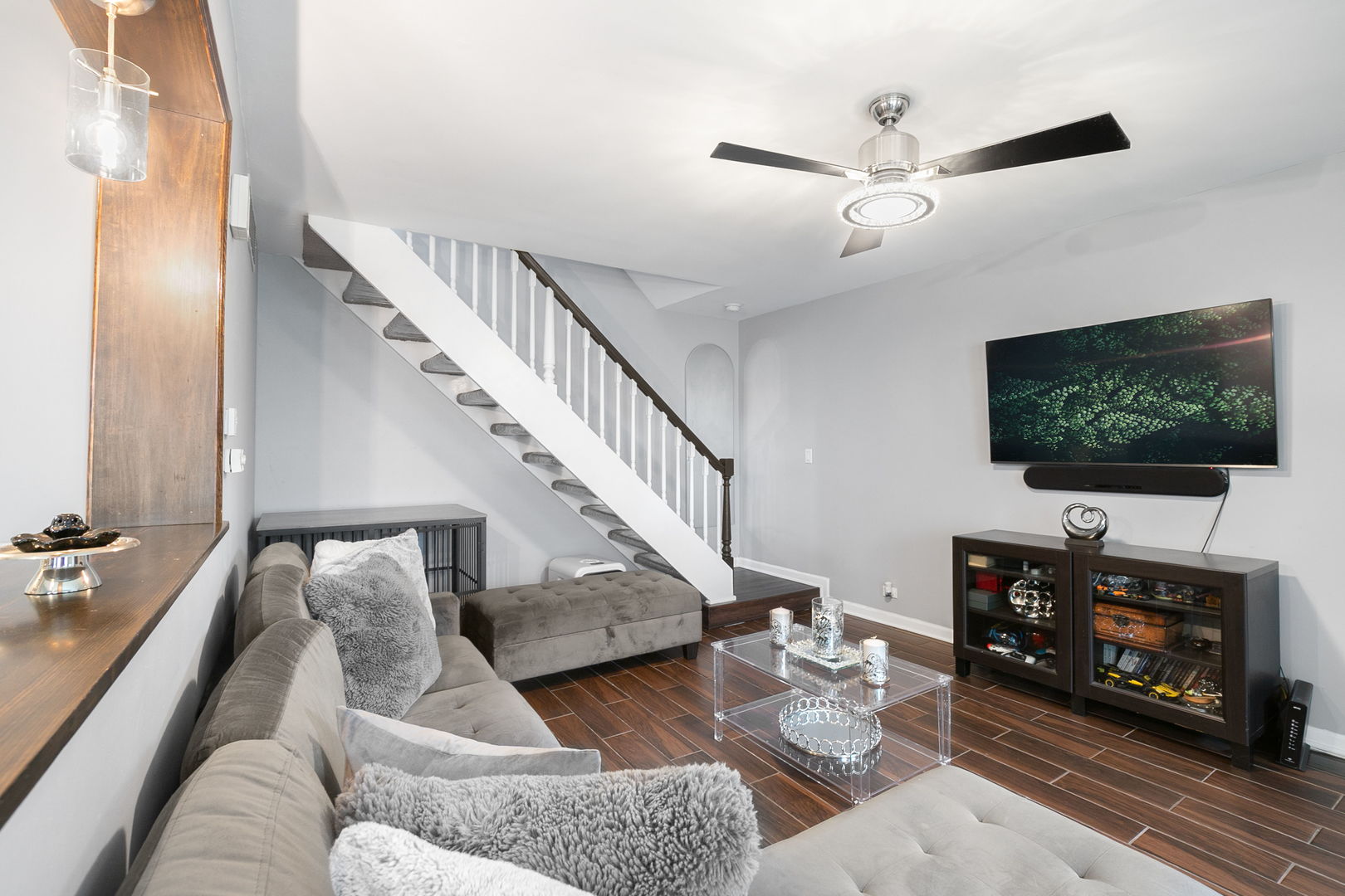 215 Sunset Court, Vernon Hills, IL 60061