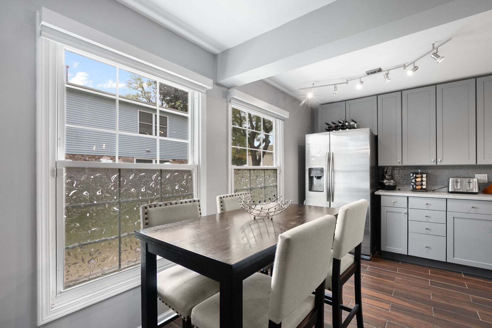 215 Sunset Court, Vernon Hills, IL 60061