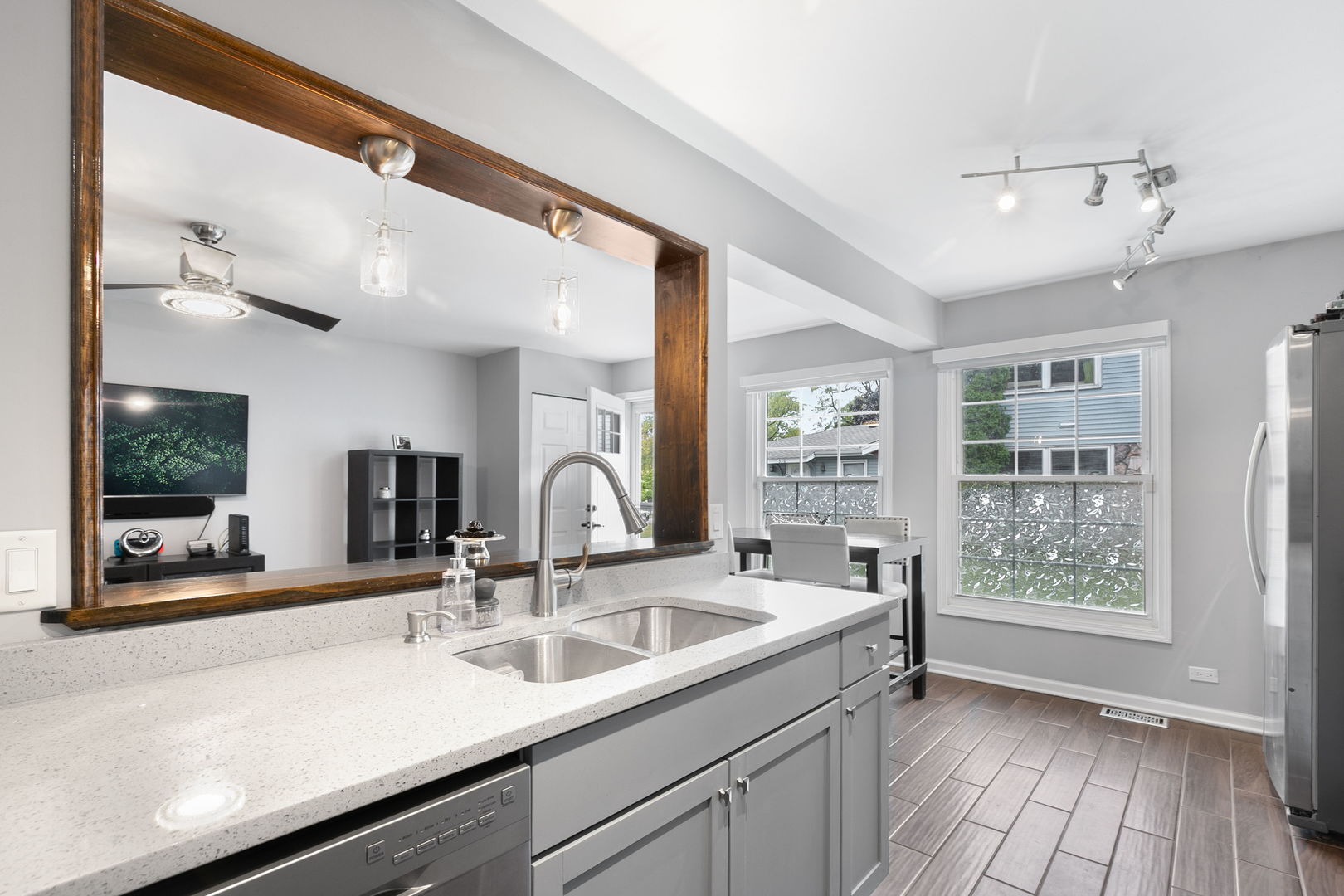 215 Sunset Court, Vernon Hills, IL 60061