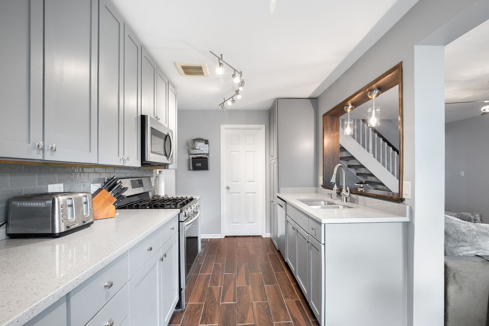 215 Sunset Court, Vernon Hills, IL 60061