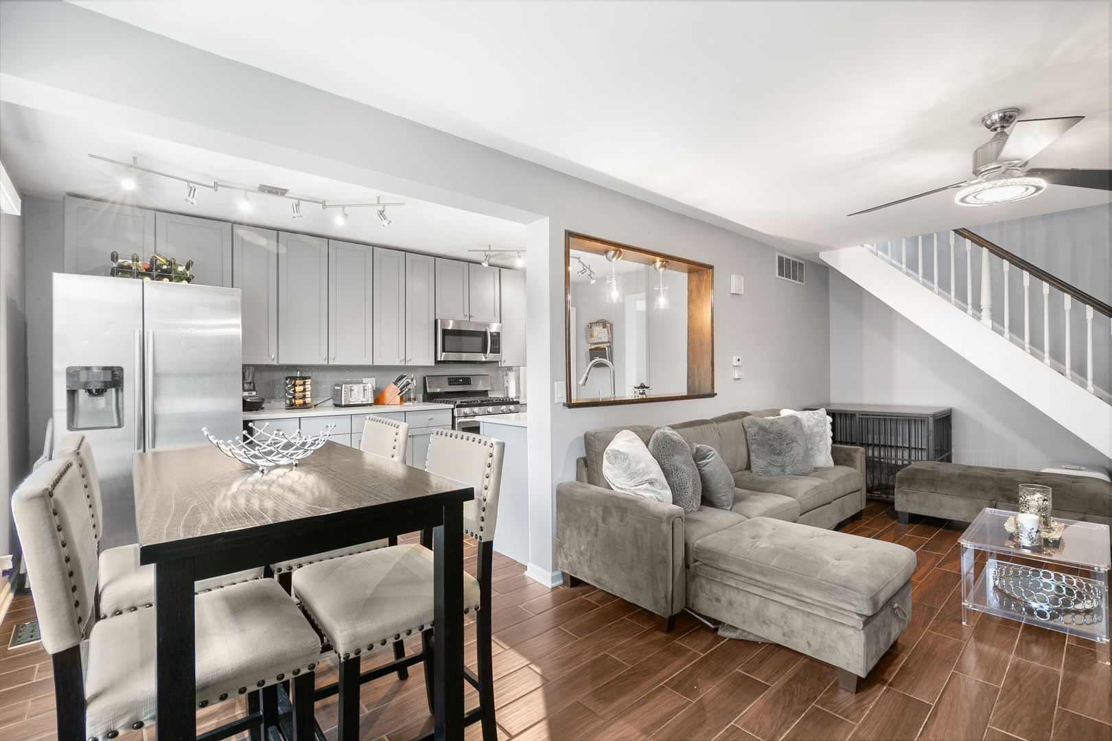 215 Sunset Court, Vernon Hills, IL 60061