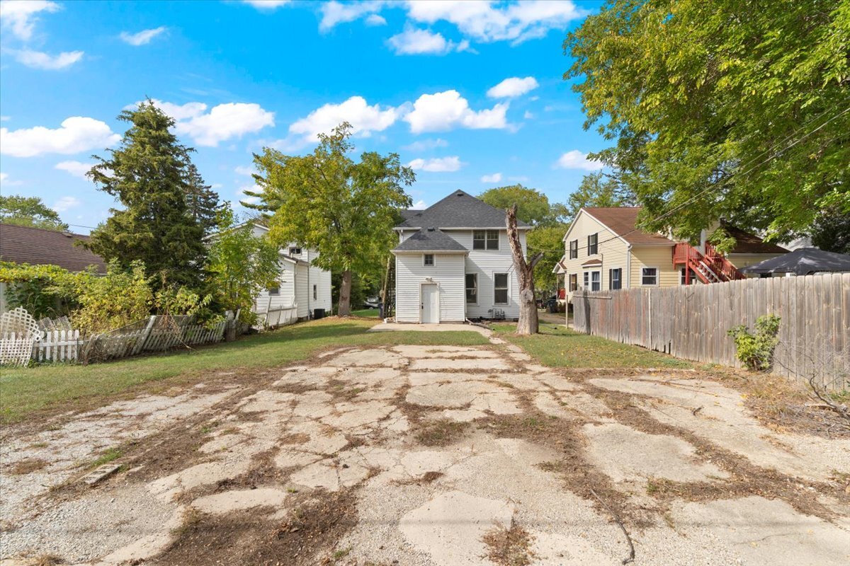 2409 Gilboa Avenue, Zion, IL 60099