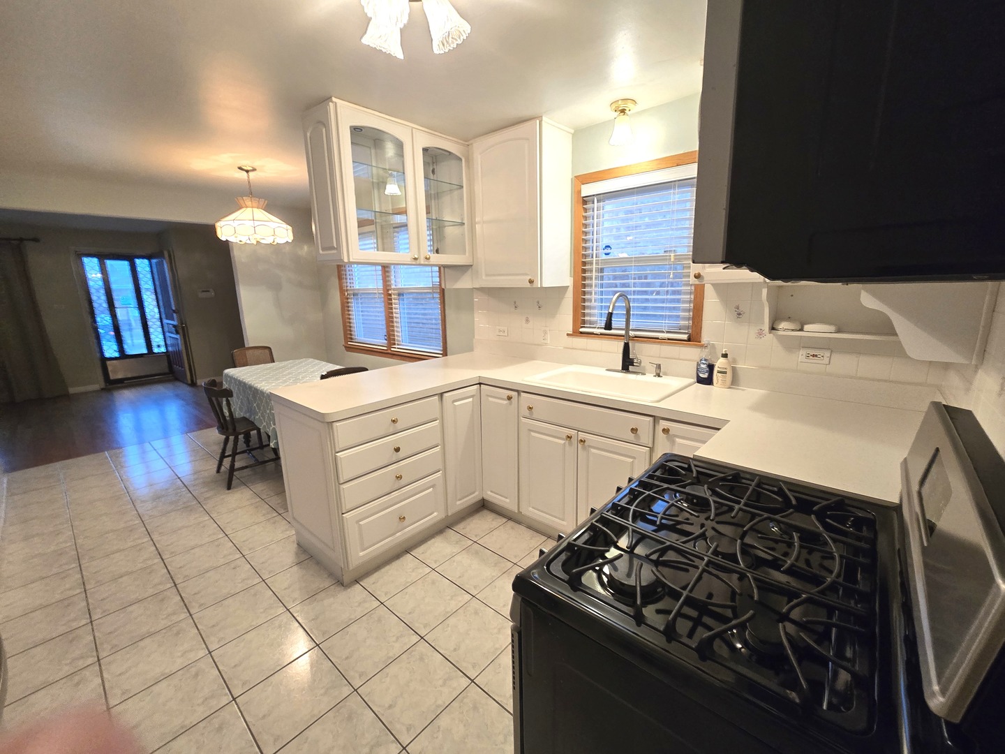 5914 S Meade Avenue, Chicago, IL 60638