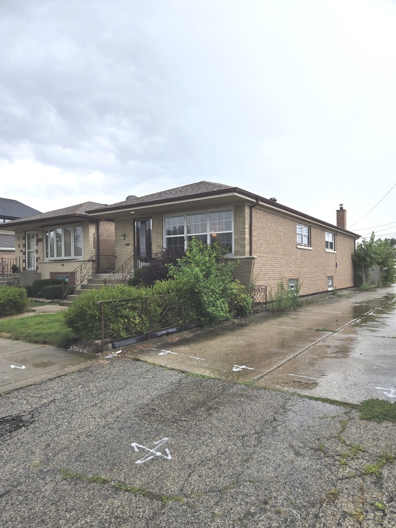 5914 S Meade Avenue, Chicago, IL 60638