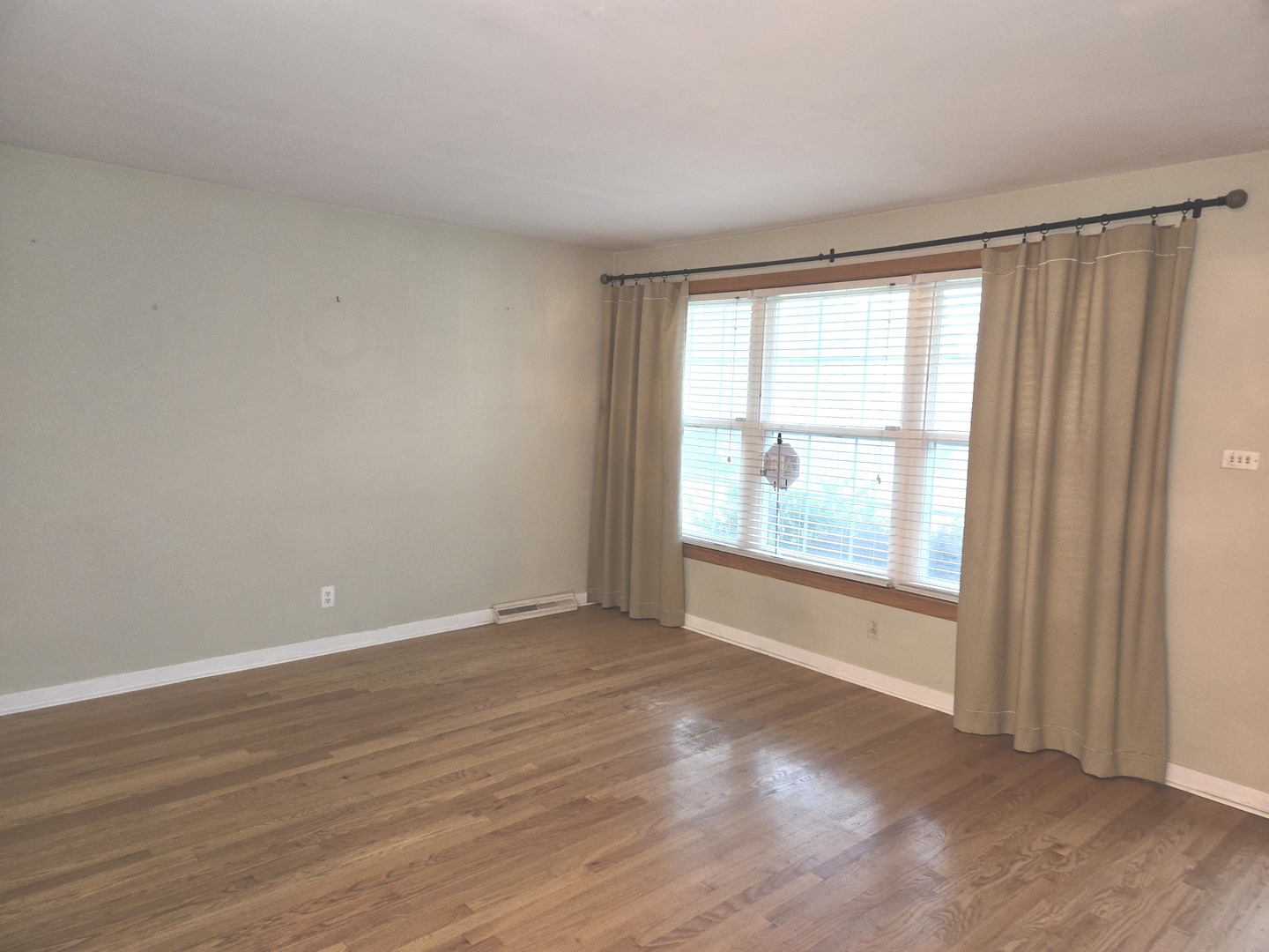 5914 S Meade Avenue, Chicago, IL 60638