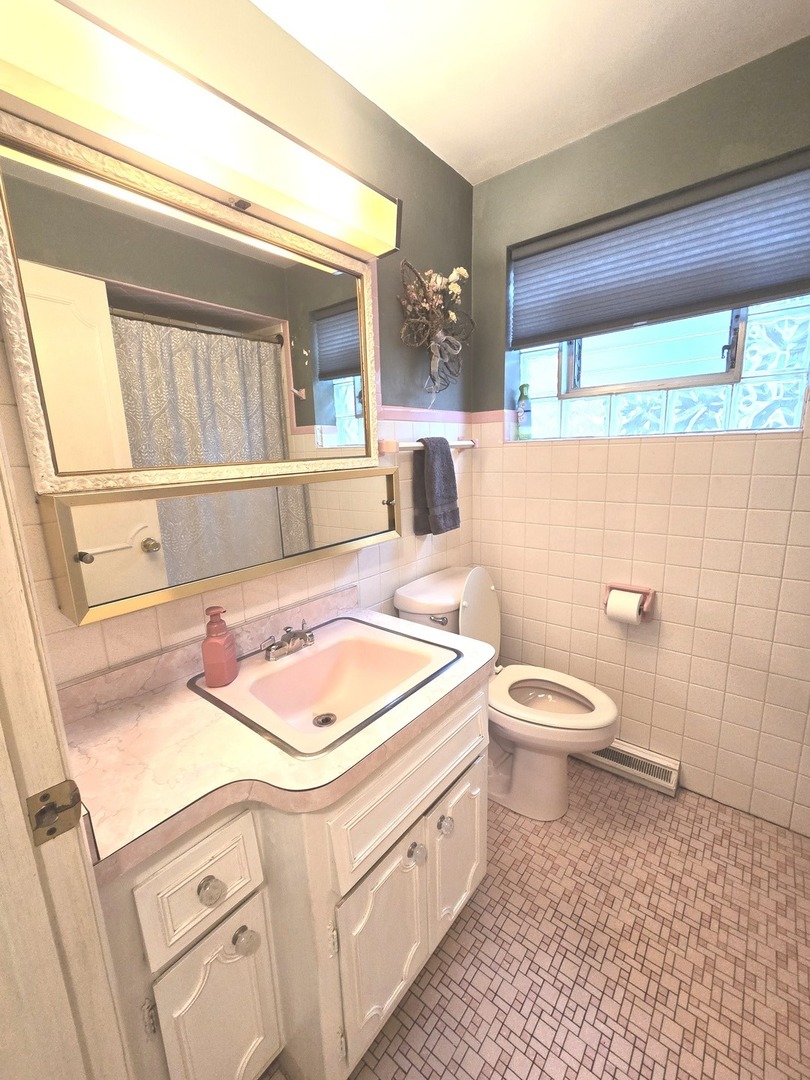 5914 S Meade Avenue, Chicago, IL 60638