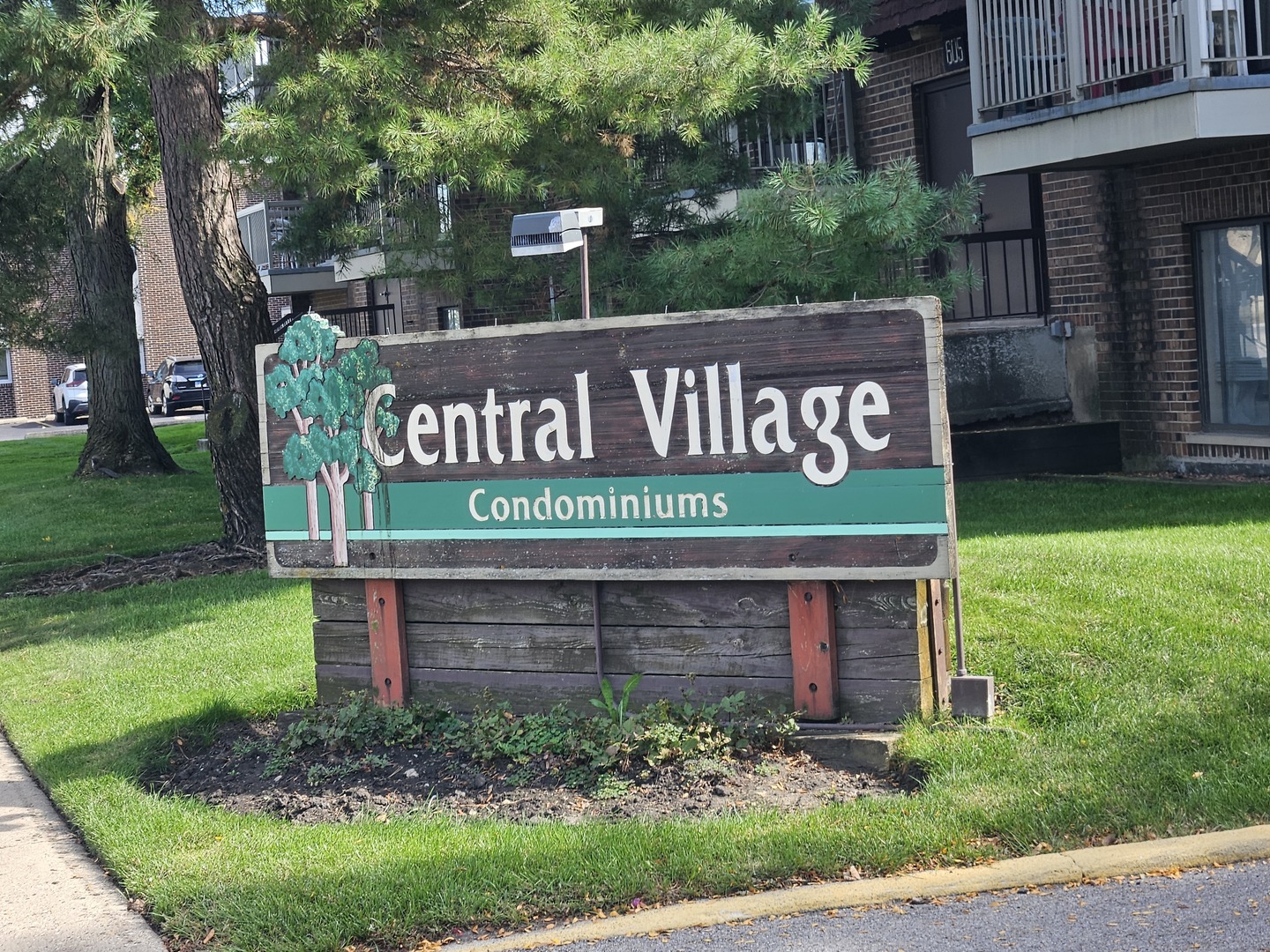 701 W Central Road #B3, Mount Prospect, IL 60056