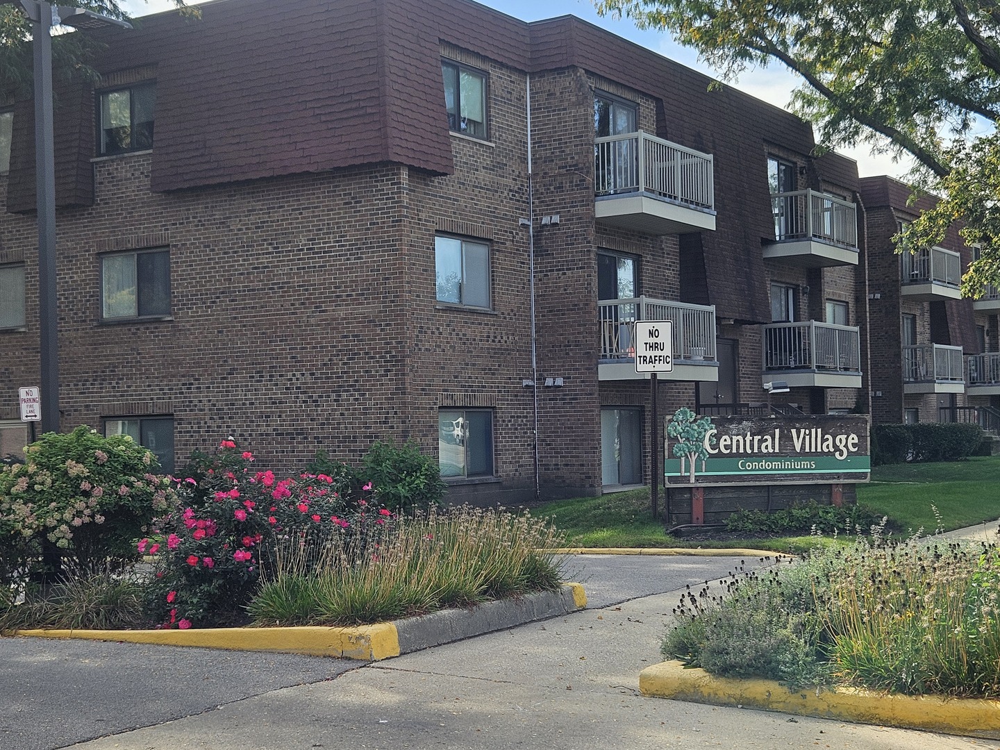 701 W Central Road #B3, Mount Prospect, IL 60056