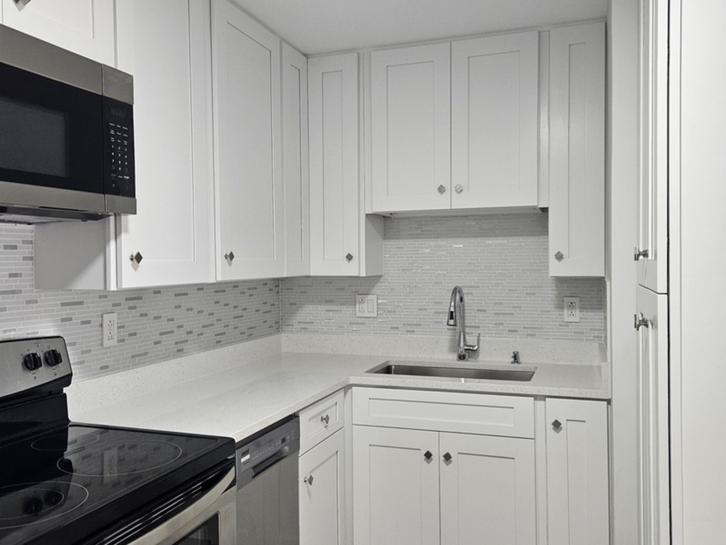 701 W Central Road #B3, Mount Prospect, IL 60056