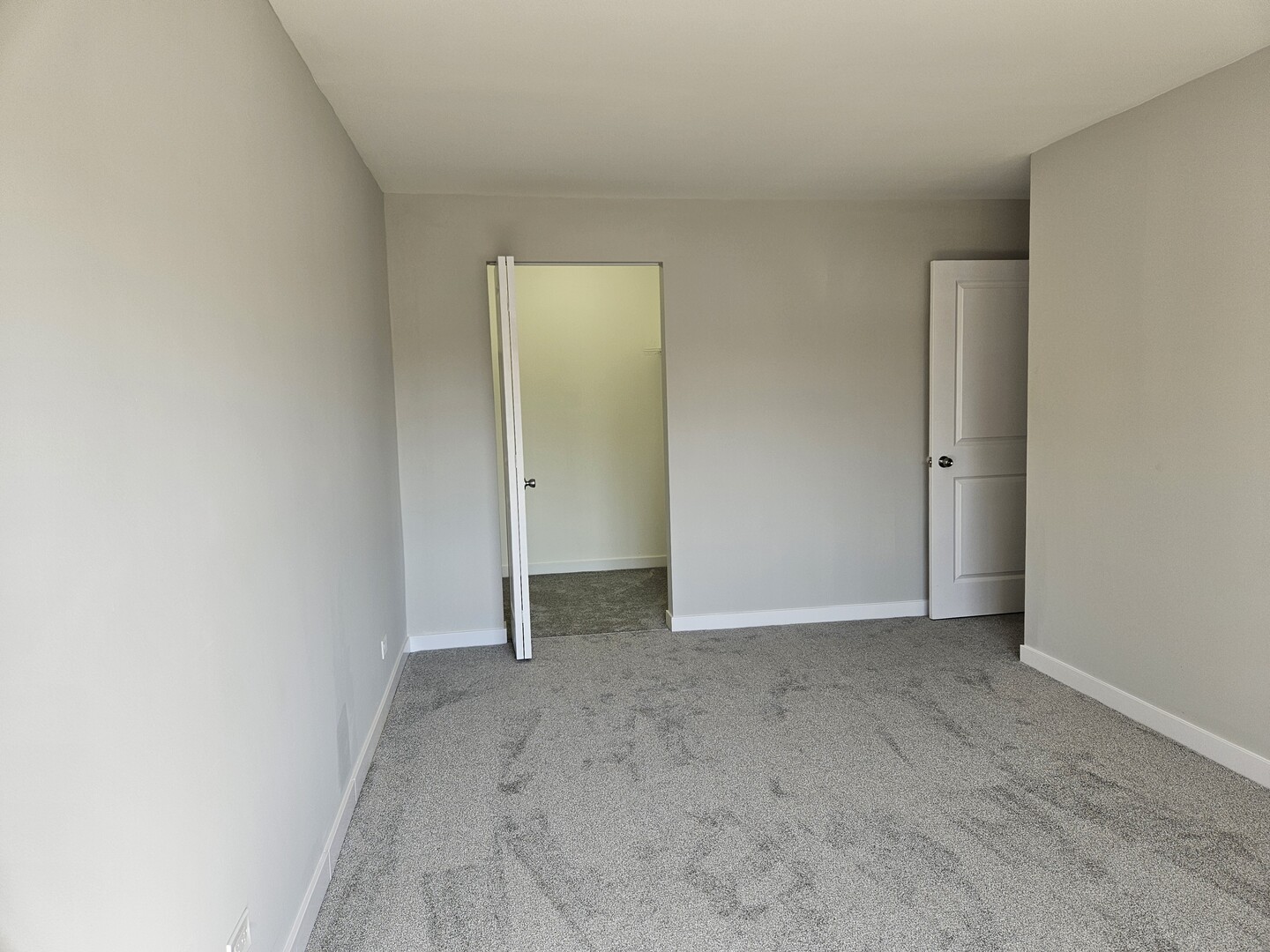 701 W Central Road #B3, Mount Prospect, IL 60056