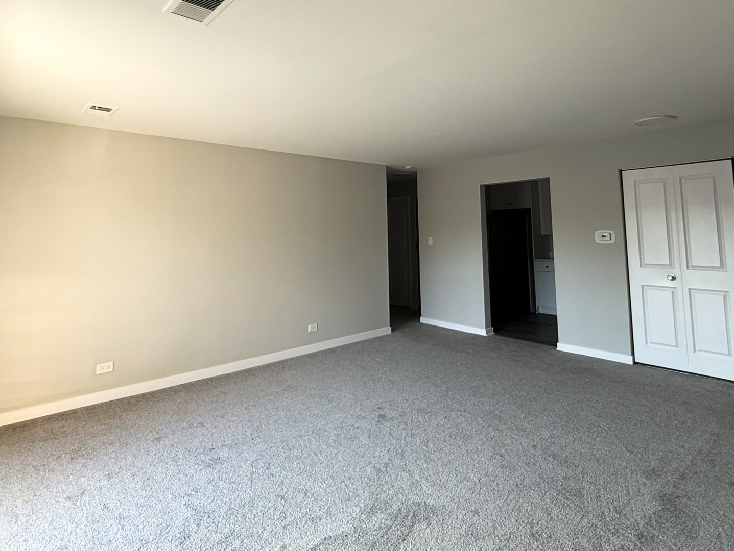 701 W Central Road #B3, Mount Prospect, IL 60056