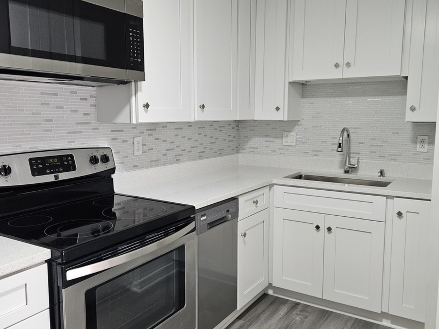 701 W Central Road #B3, Mount Prospect, IL 60056