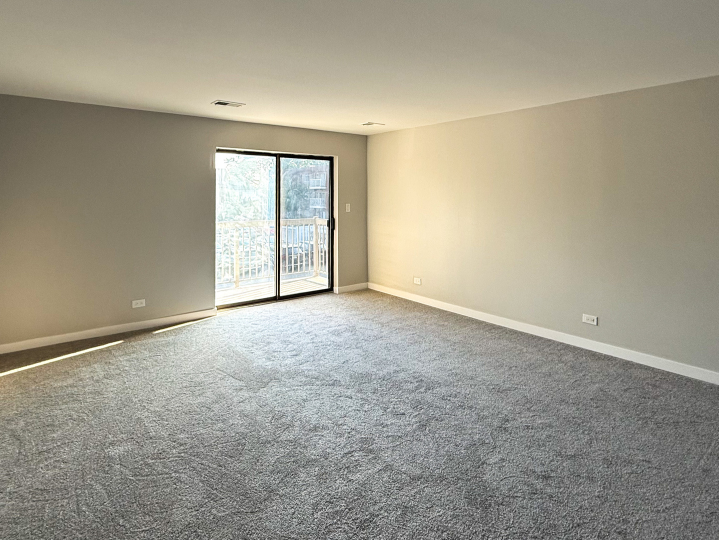 701 W Central Road #B3, Mount Prospect, IL 60056