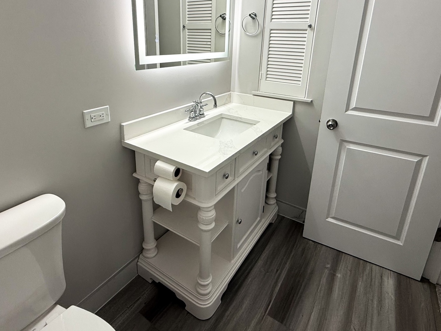 701 W Central Road #B3, Mount Prospect, IL 60056