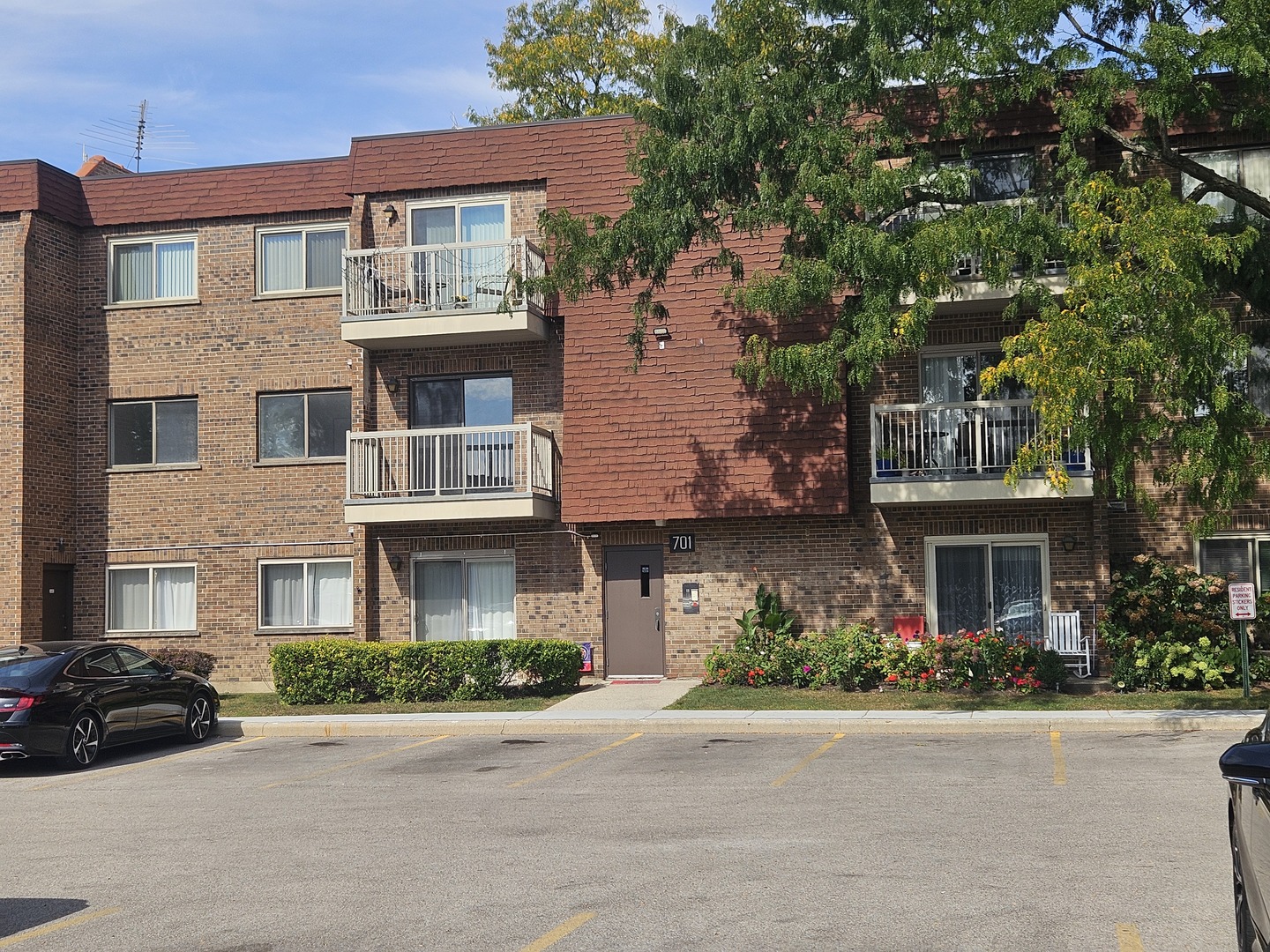 701 W Central Road #B3, Mount Prospect, IL 60056