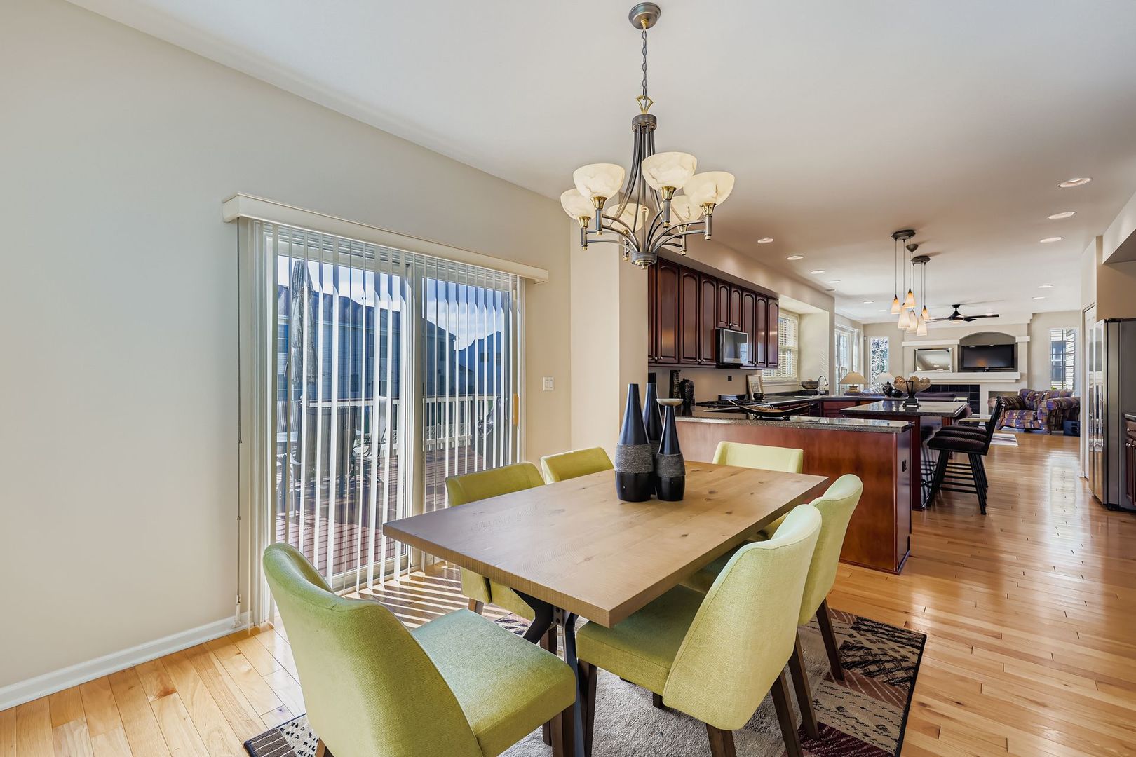 5325 Mardjetko Drive, Hoffman Estates, IL 60192