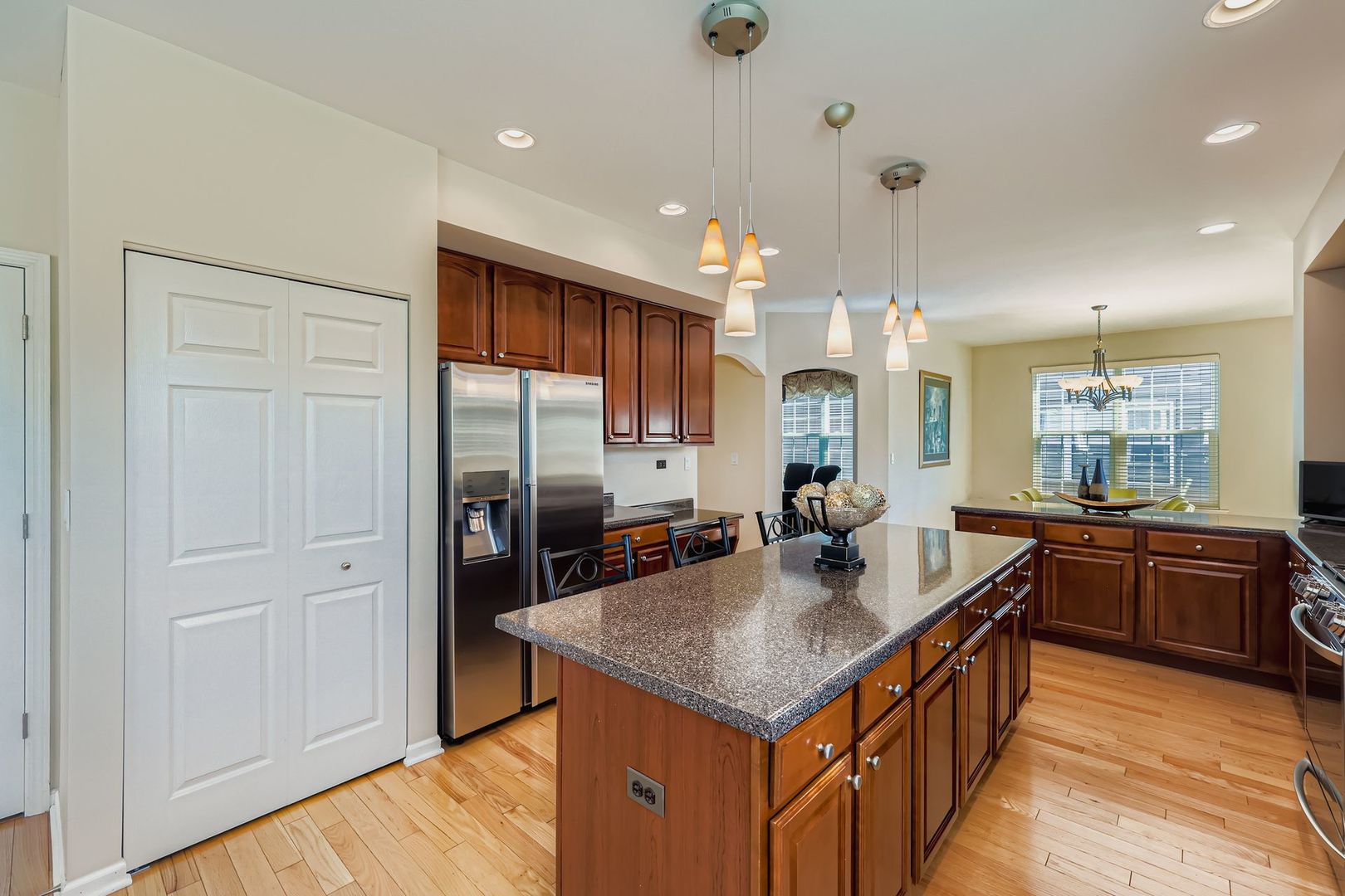 5325 Mardjetko Drive, Hoffman Estates, IL 60192