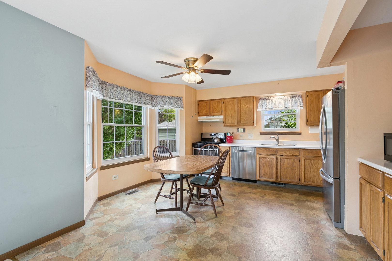 1304 Pelican Court, Zion, IL 60099