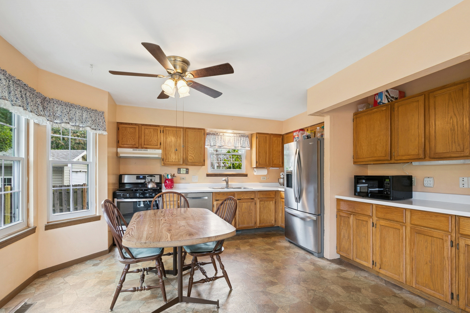 1304 Pelican Court, Zion, IL 60099