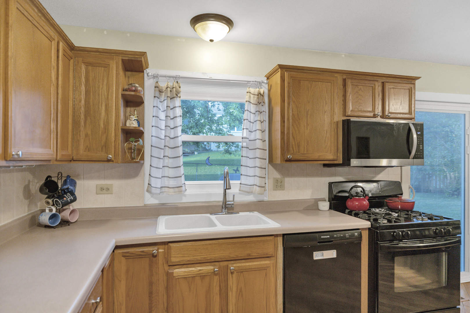 123 Wallace Street, Bartlett, IL 60103