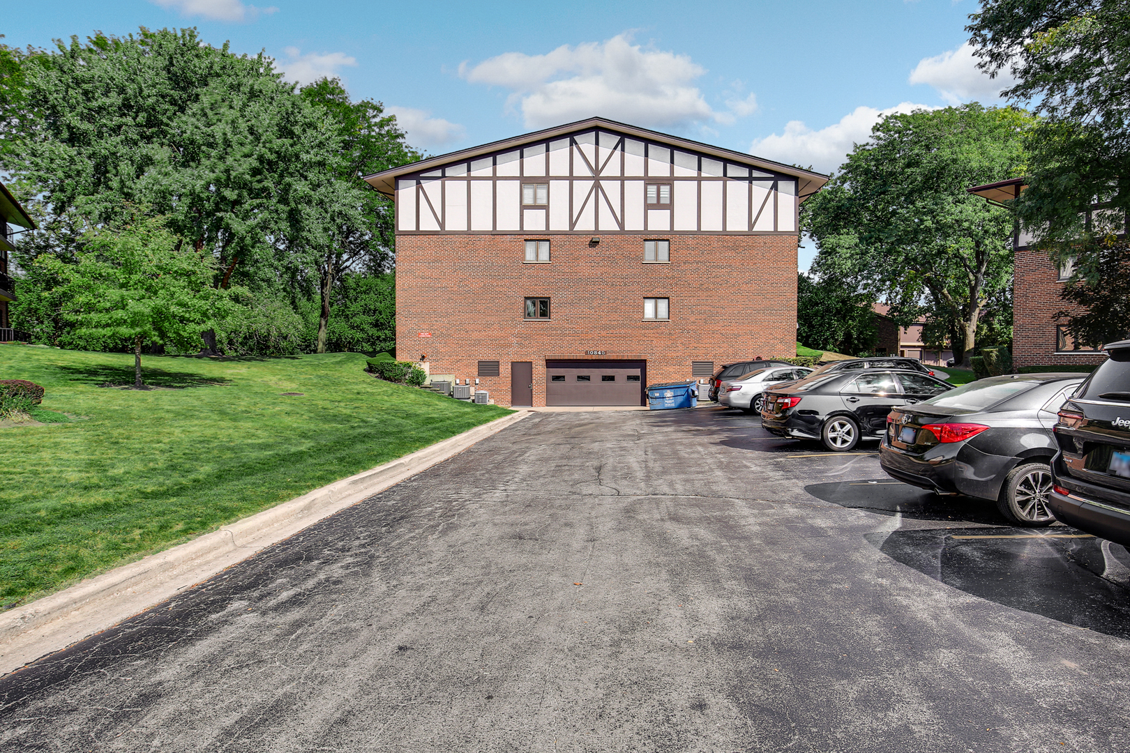 10845 S 84th Avenue #2B, Palos Hills, IL 60465