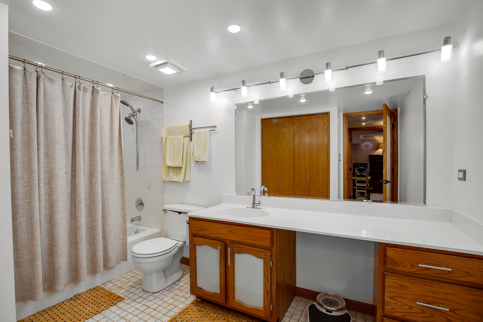 10845 S 84th Avenue #2B, Palos Hills, IL 60465