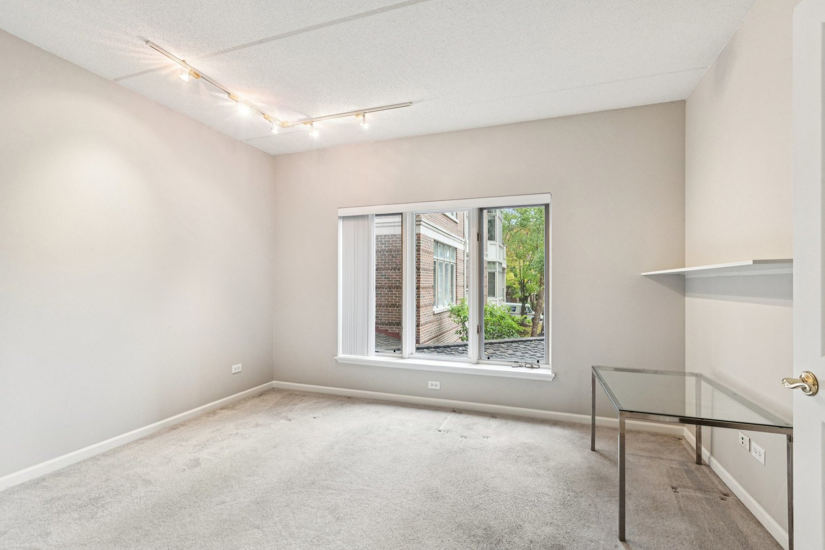 445 Village Green Court #201, Lincolnshire, IL 60069