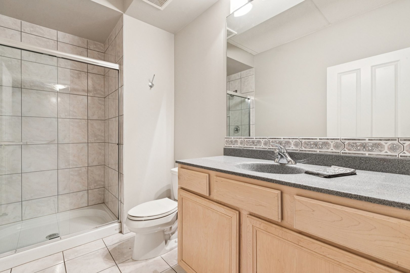 445 Village Green Court #201, Lincolnshire, IL 60069