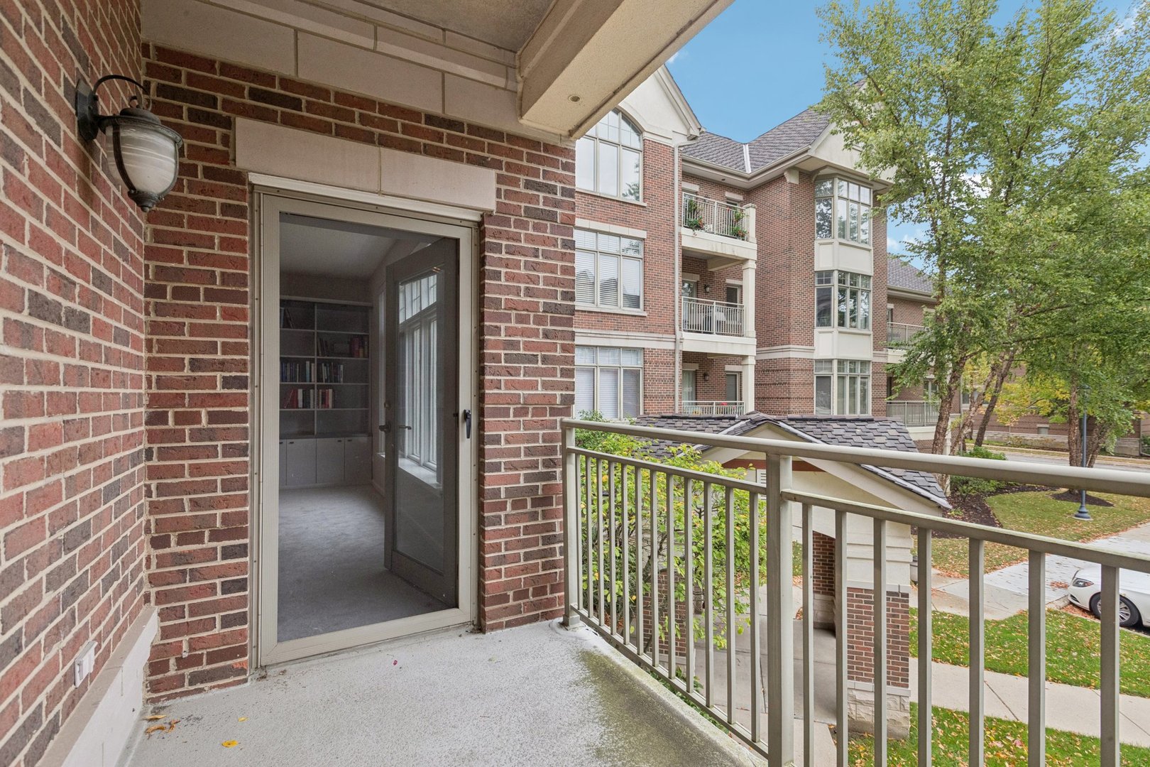 445 Village Green Court #201, Lincolnshire, IL 60069