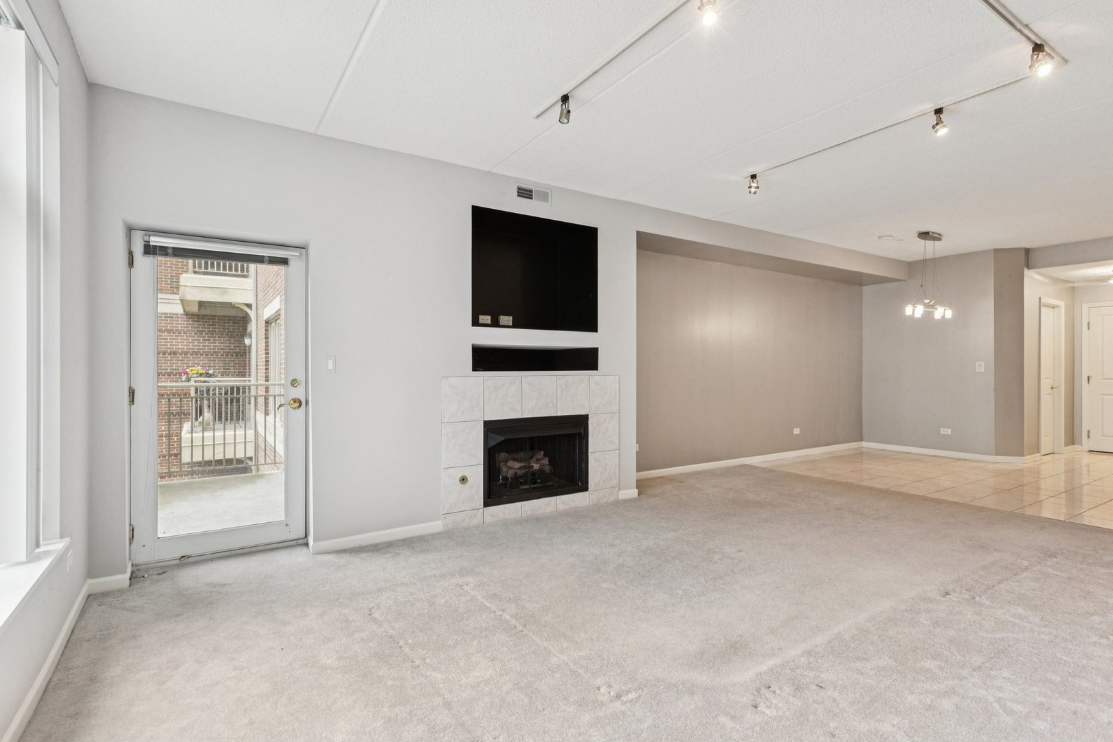 445 Village Green Court #201, Lincolnshire, IL 60069