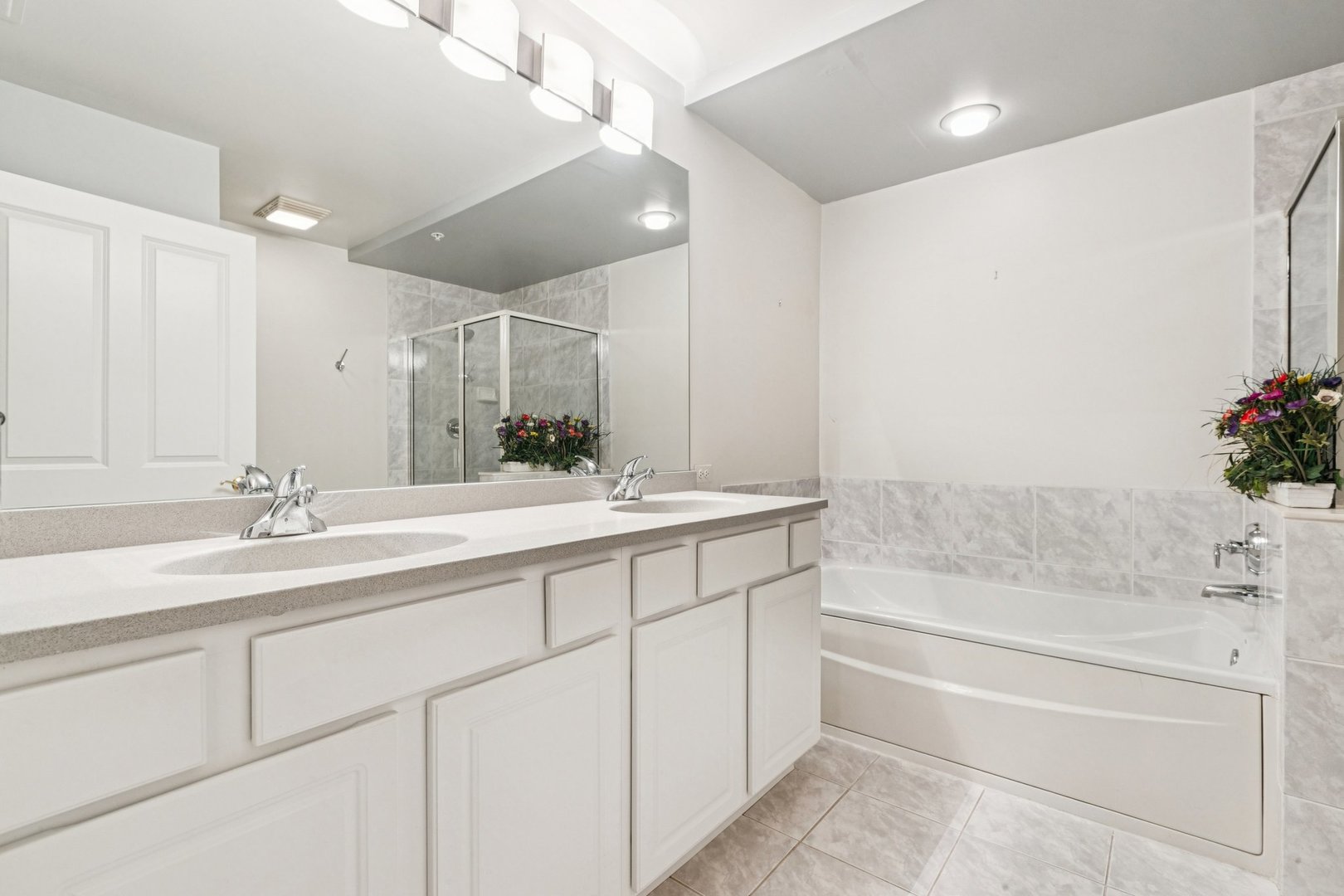 445 Village Green Court #201, Lincolnshire, IL 60069