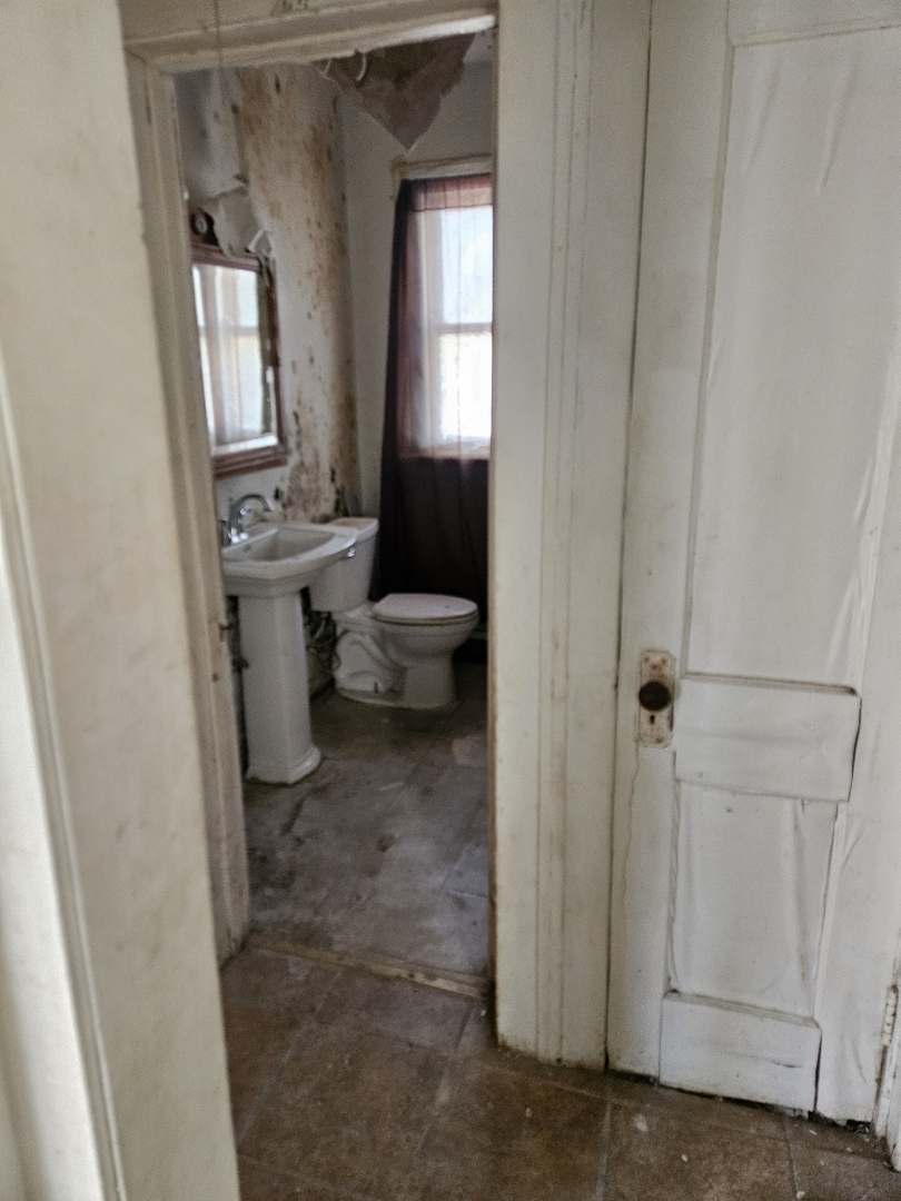 10145 S Lafayette Avenue, Chicago, IL 60628