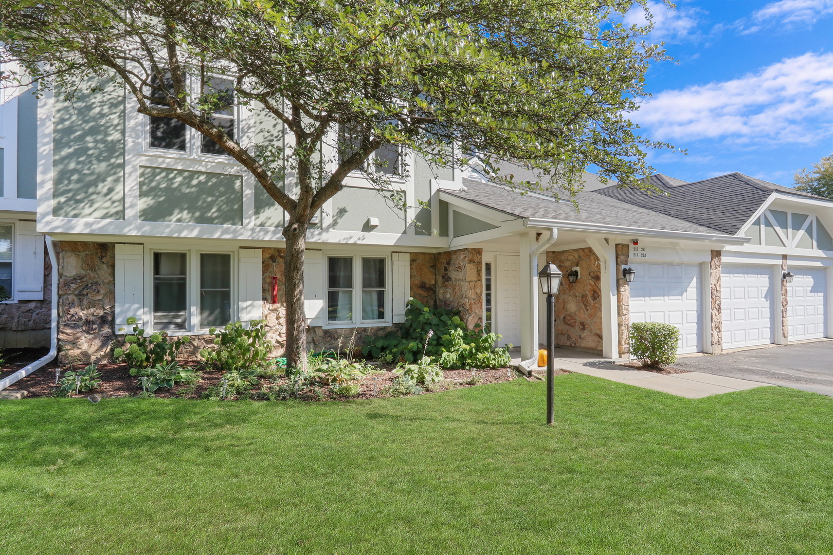 215 Coventry Circle #215, Vernon Hills, IL 60061
