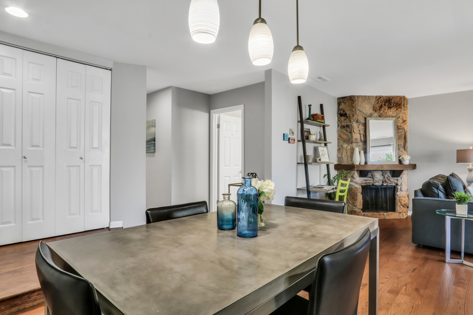 215 Coventry Circle #215, Vernon Hills, IL 60061