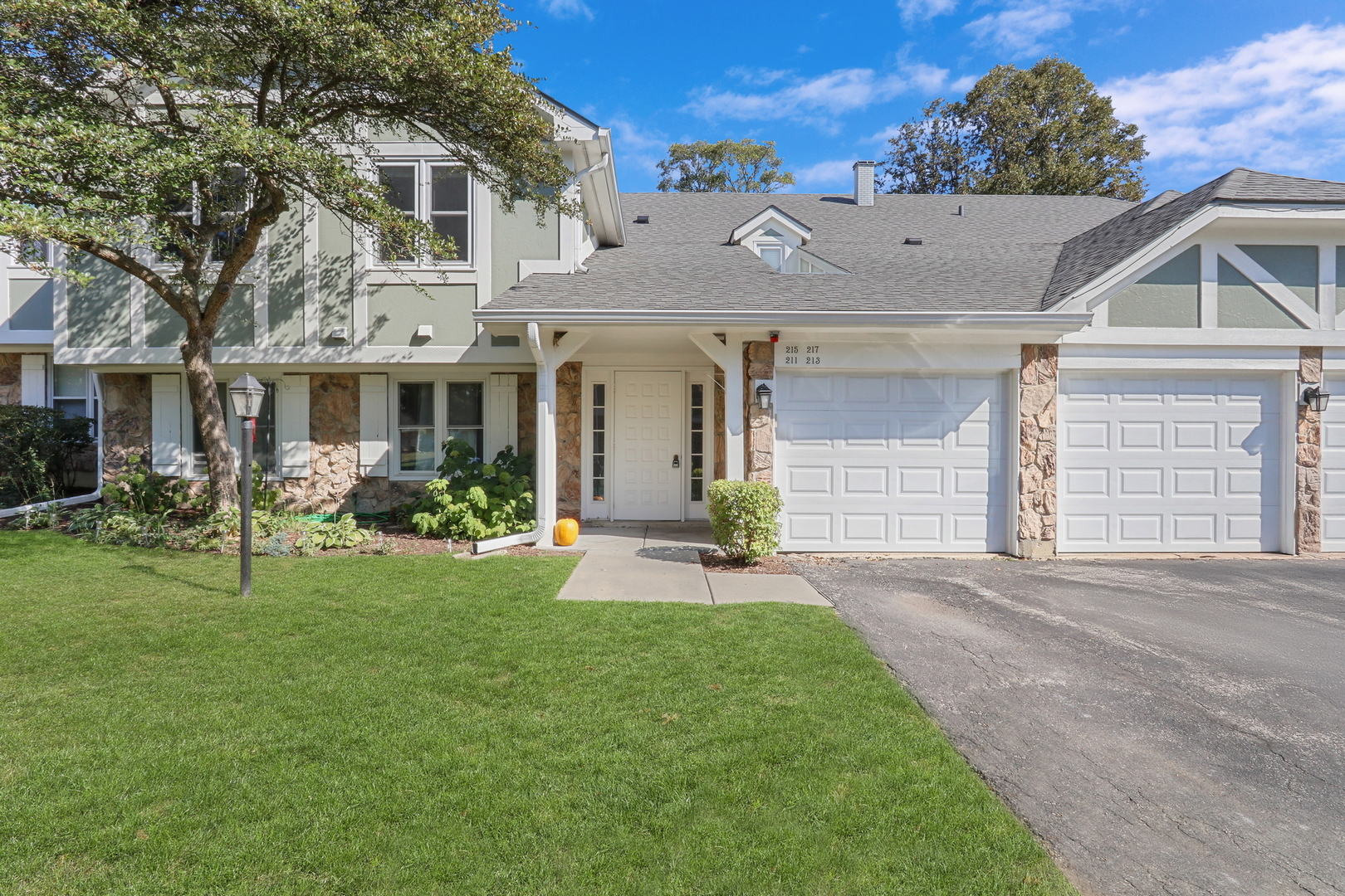 215 Coventry Circle #215, Vernon Hills, IL 60061
