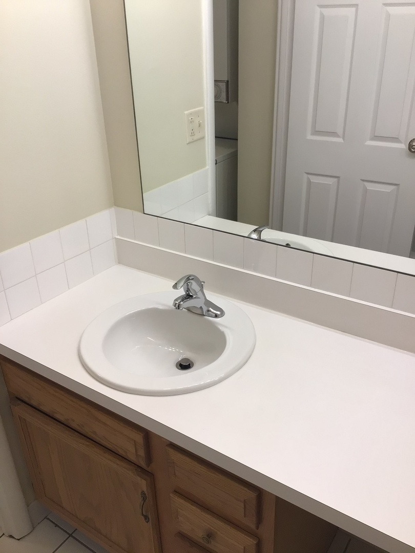1811 Four Lakes Avenue #2C, Lisle, IL 60532