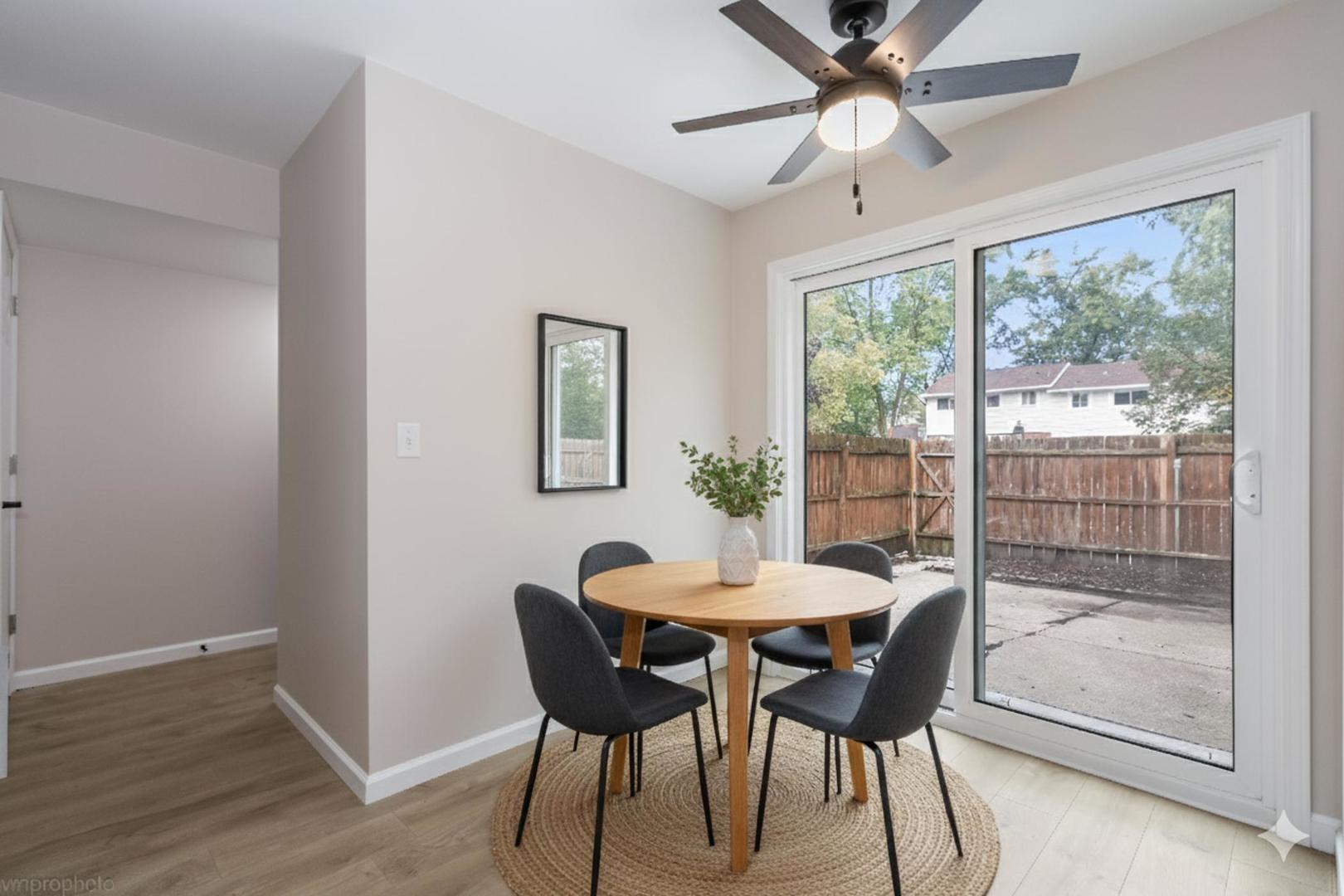 2073 Essex Court, Streamwood, IL 60107