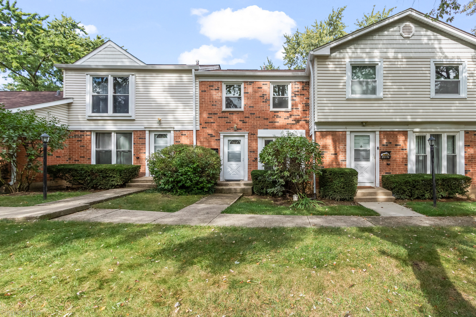 2073 Essex Court, Streamwood, IL 60107