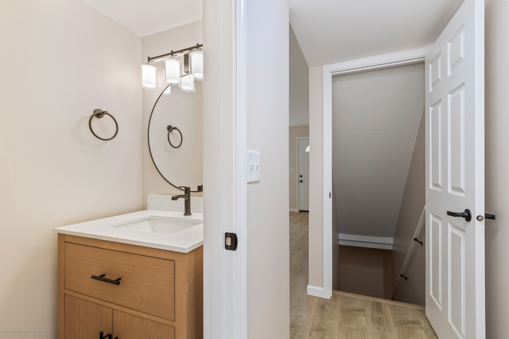 2073 Essex Court, Streamwood, IL 60107