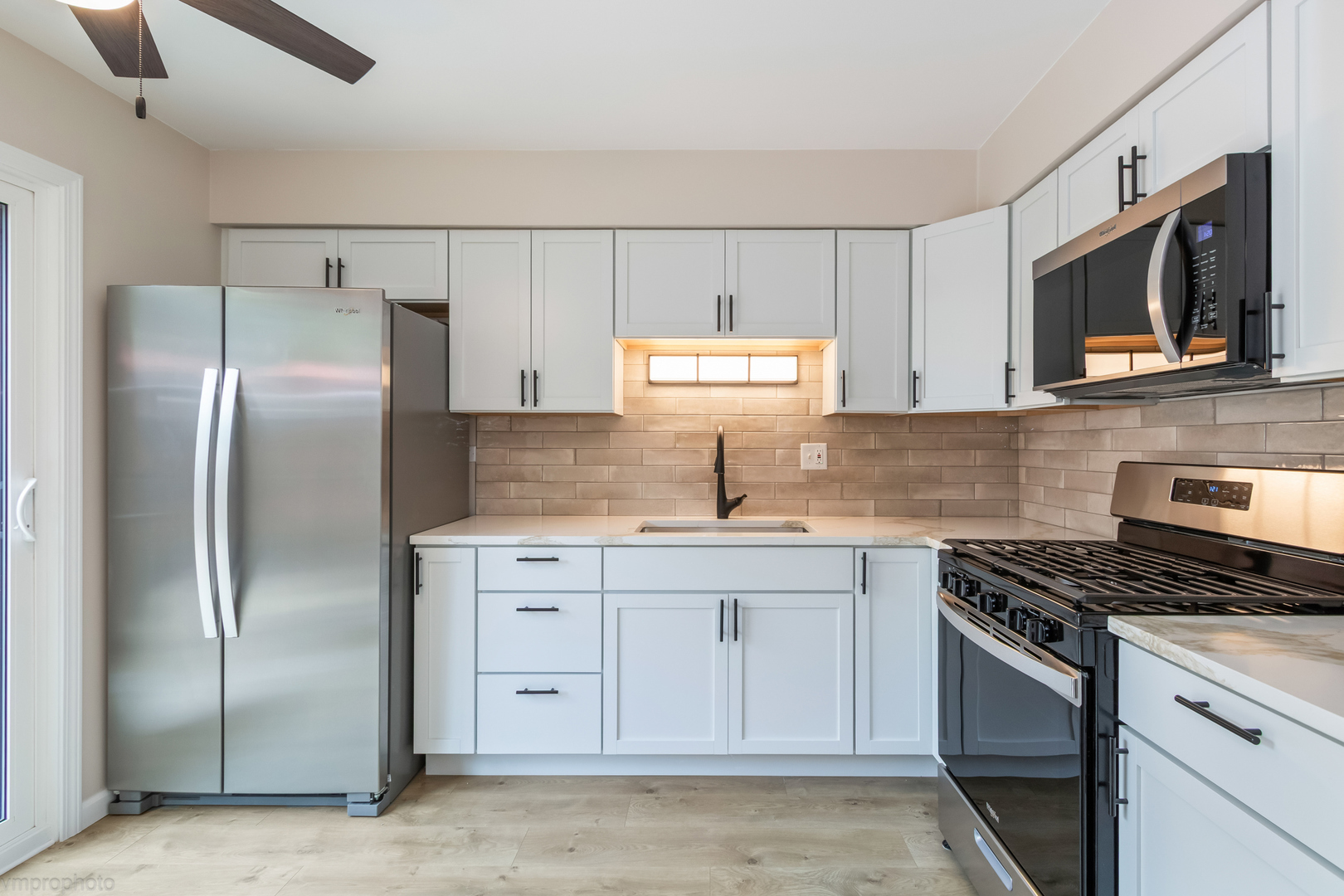 2073 Essex Court, Streamwood, IL 60107