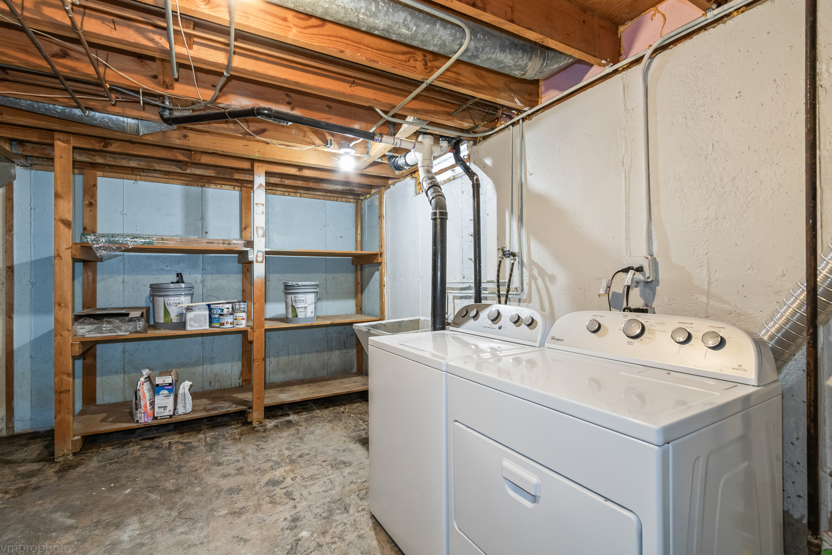 2073 Essex Court, Streamwood, IL 60107