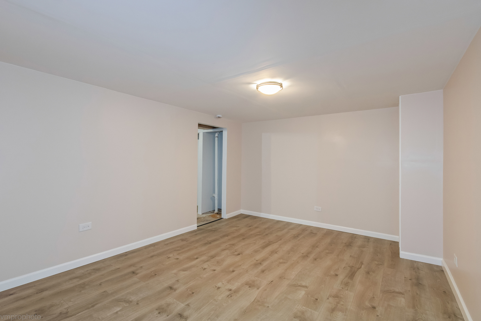 2073 Essex Court, Streamwood, IL 60107