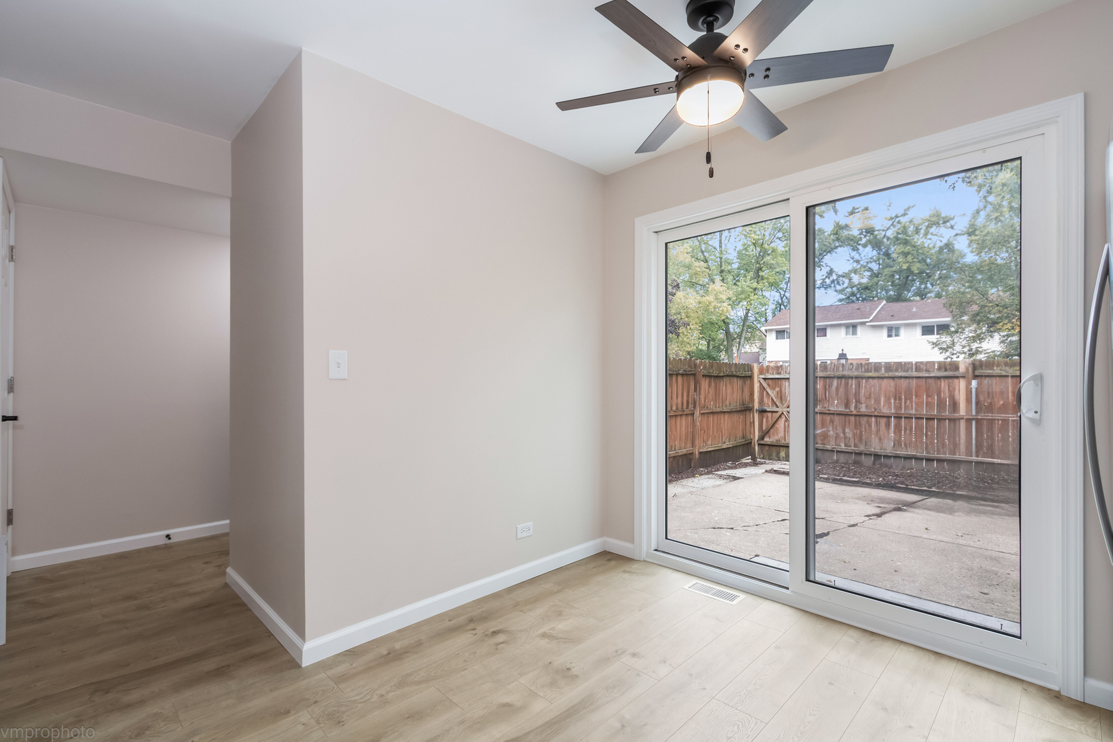 2073 Essex Court, Streamwood, IL 60107