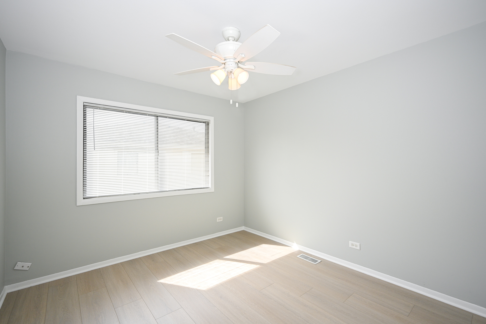 2S723 Winchester Circle #4, Warrenville, IL 60555