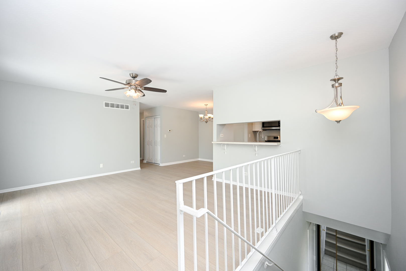2S723 Winchester Circle #4, Warrenville, IL 60555