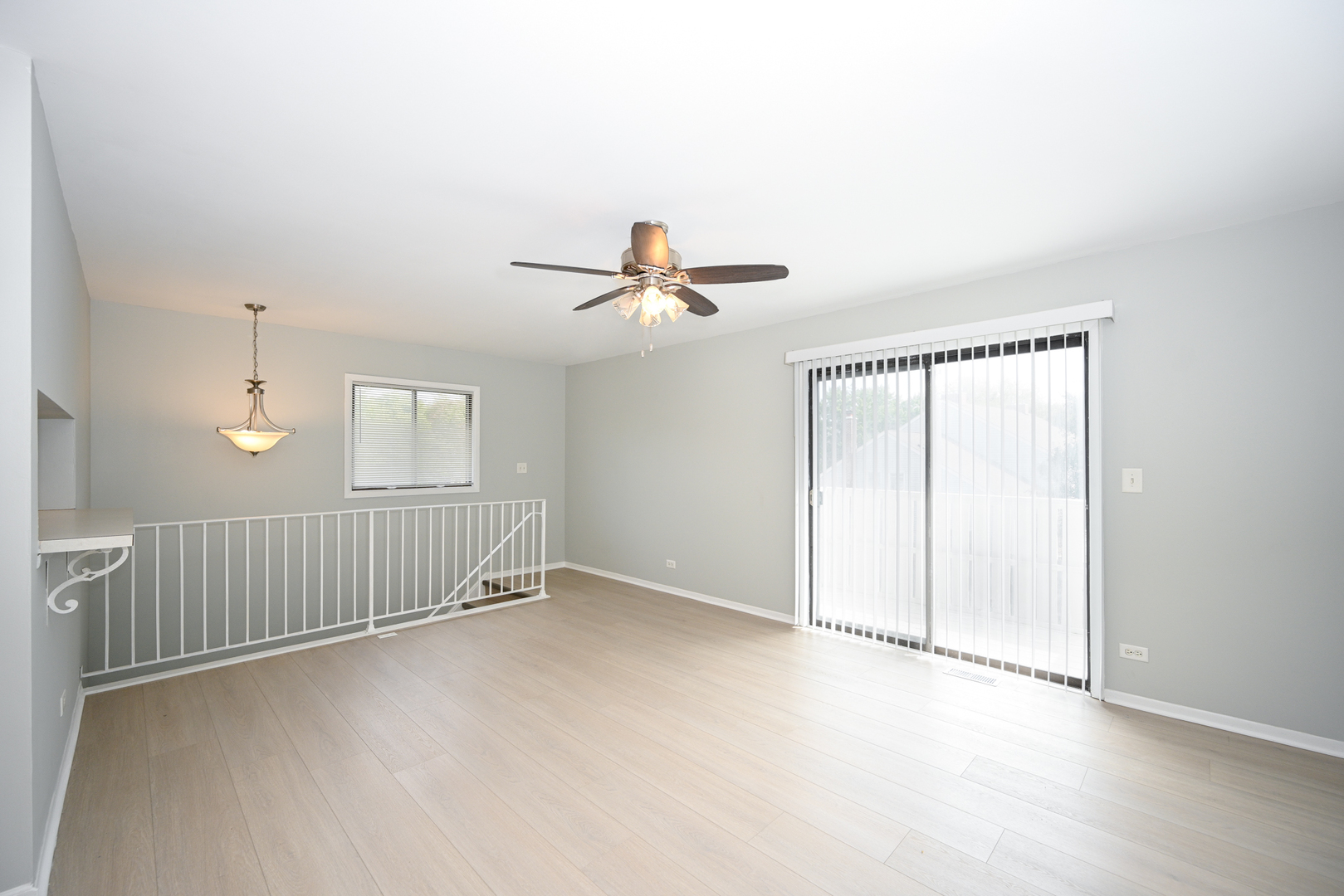 2S723 Winchester Circle #4, Warrenville, IL 60555